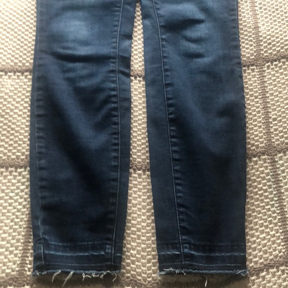 Contemporary jeans. - Picture 8 of 9